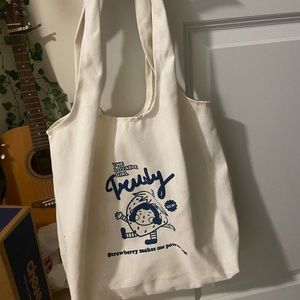 trendy tote bag